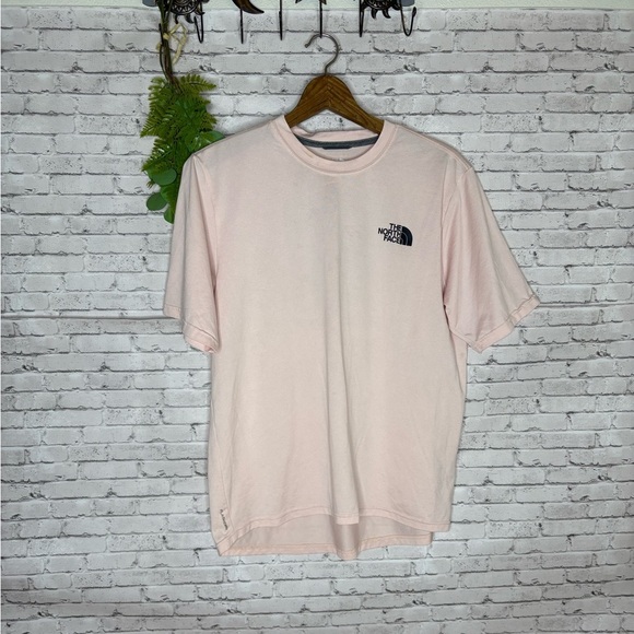 The North Face MEn’s Active Fit Light Pink Tee - Picture 1 of 4